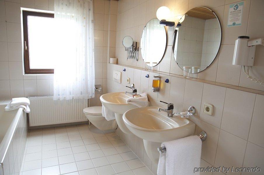 Hotel Baeren Gaertringen Номер фото